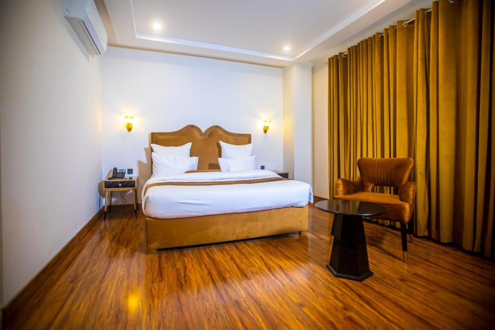 The Rich Hotel & Apartments Lahore Exterior foto